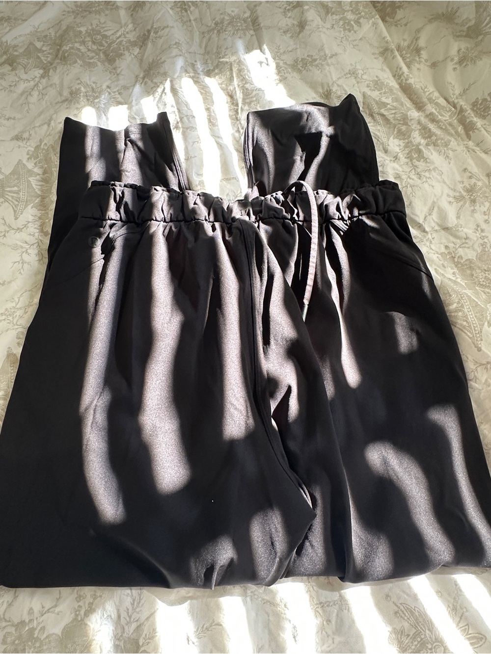 lululemon athletica Black Gathered Waist Active Pants size 10